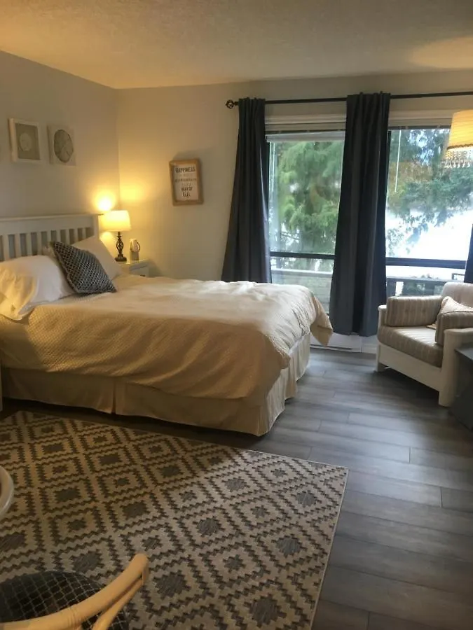 Long Lake Waterfront Bed And Breakfast Nanaimo Canada