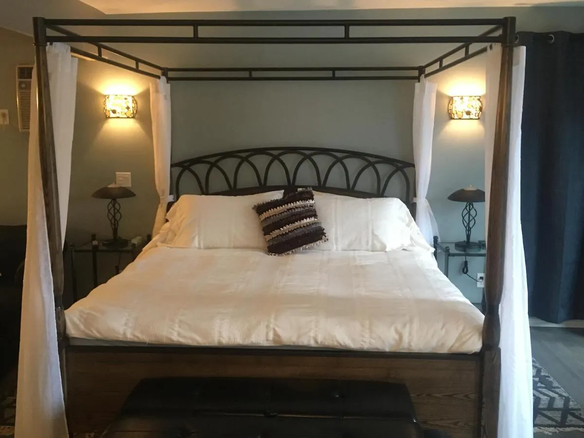 Bed & Breakfast Long Lake Waterfront Bed And Breakfast Nanaimo