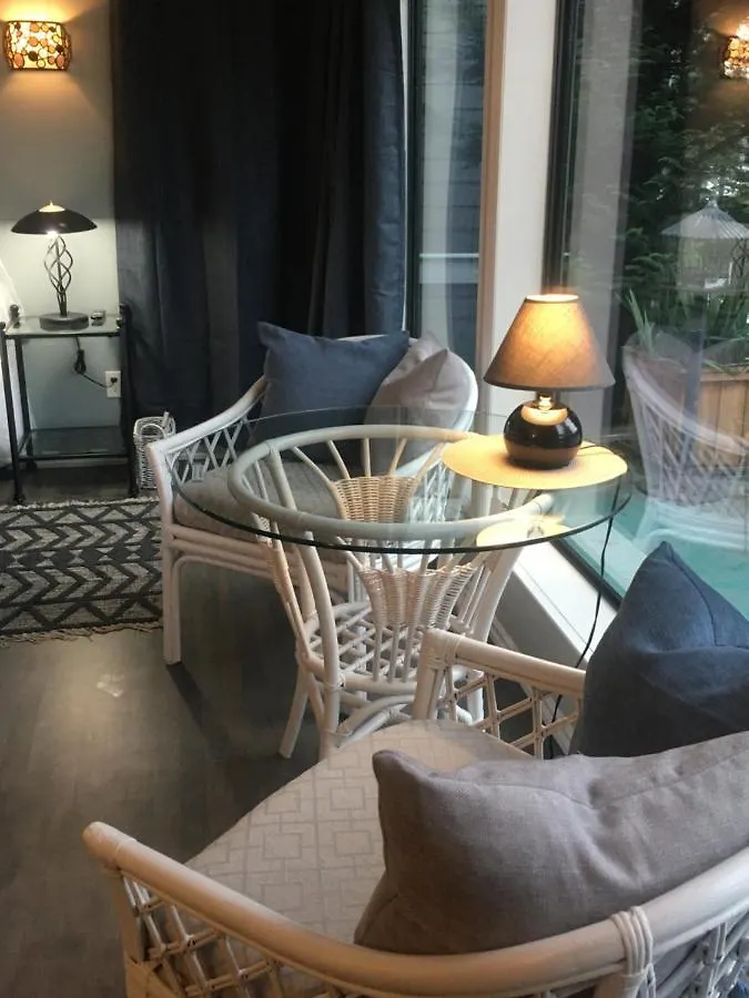**** Bed & Breakfast Long Lake Waterfront Bed And Breakfast Nanaimo Canada