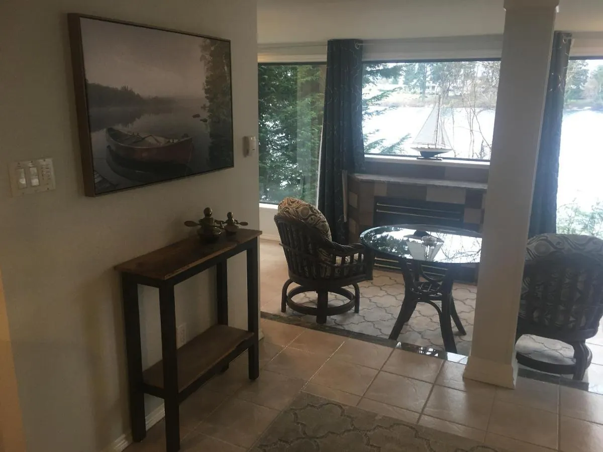 Long Lake Waterfront Bed And Breakfast Nanaimo Bed & Breakfast