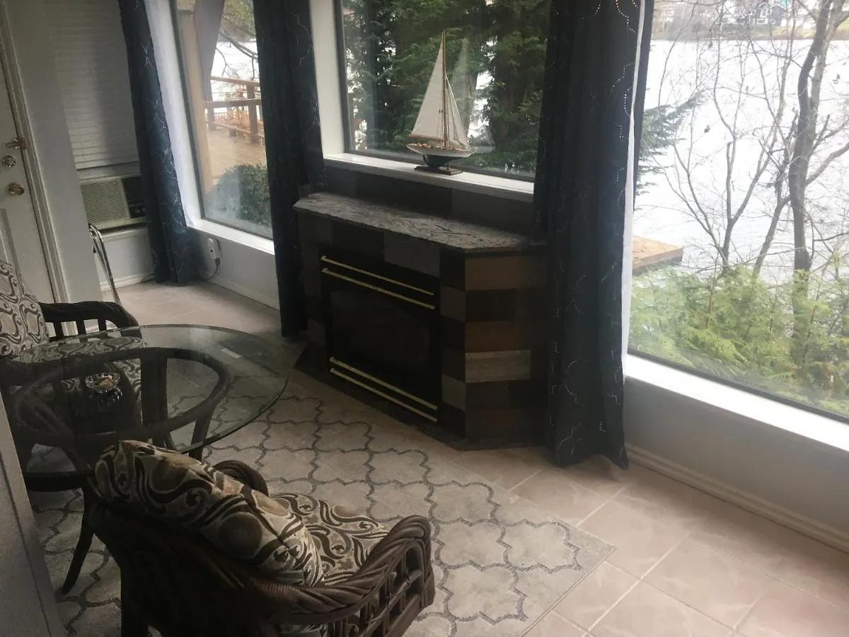 Long Lake Waterfront Bed And Breakfast Nanaimo 4*,