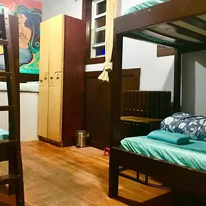 https://halifax-backpackers.halifax-hotels.org